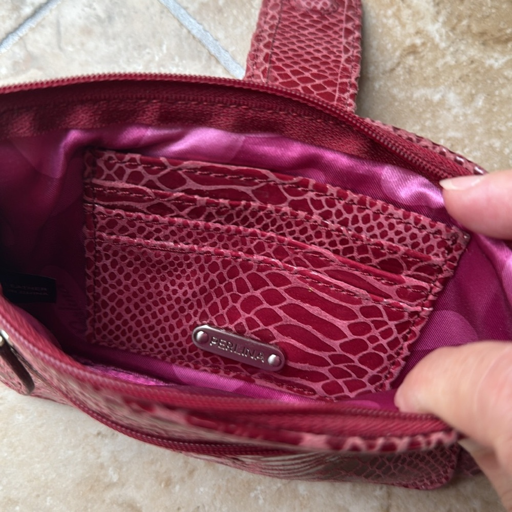 Perlina New York Reptile Embossed Red Leather Wristlet Clutch Wallet Zip & Slip - Picture 5 of 10